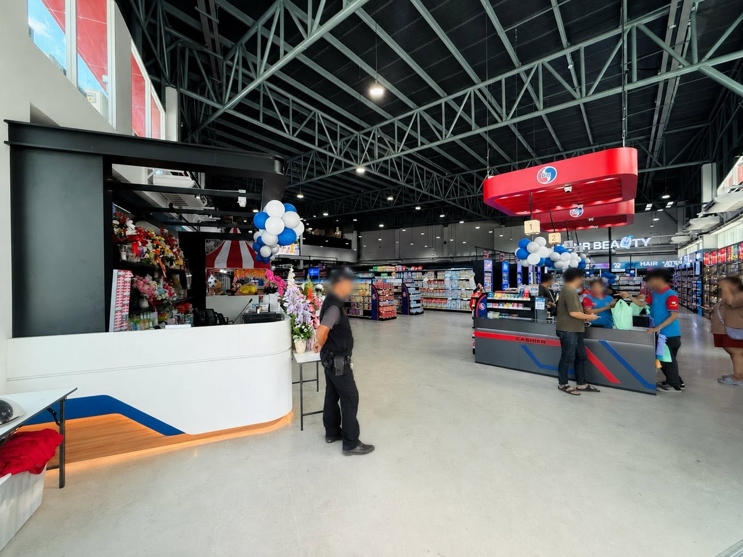เคาน์เตอร์ Customer Service และ Cashier ภายใน Bigsong Supermarket สาขาสินสาคร สมุทรสาคร